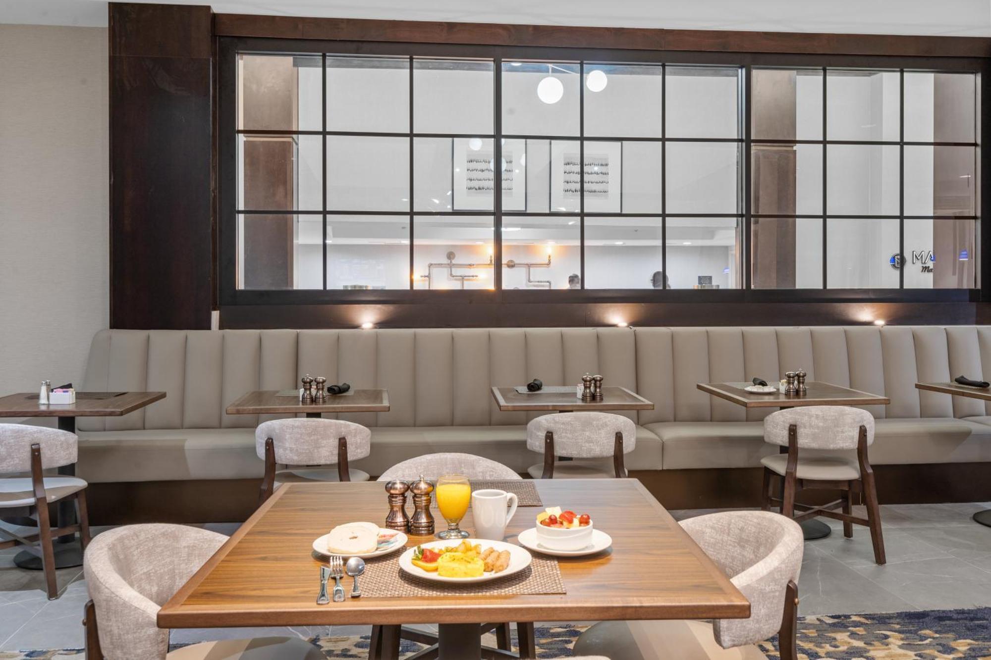Doubletree By Hilton South Charlotte Tyvola Hotel Exterior foto